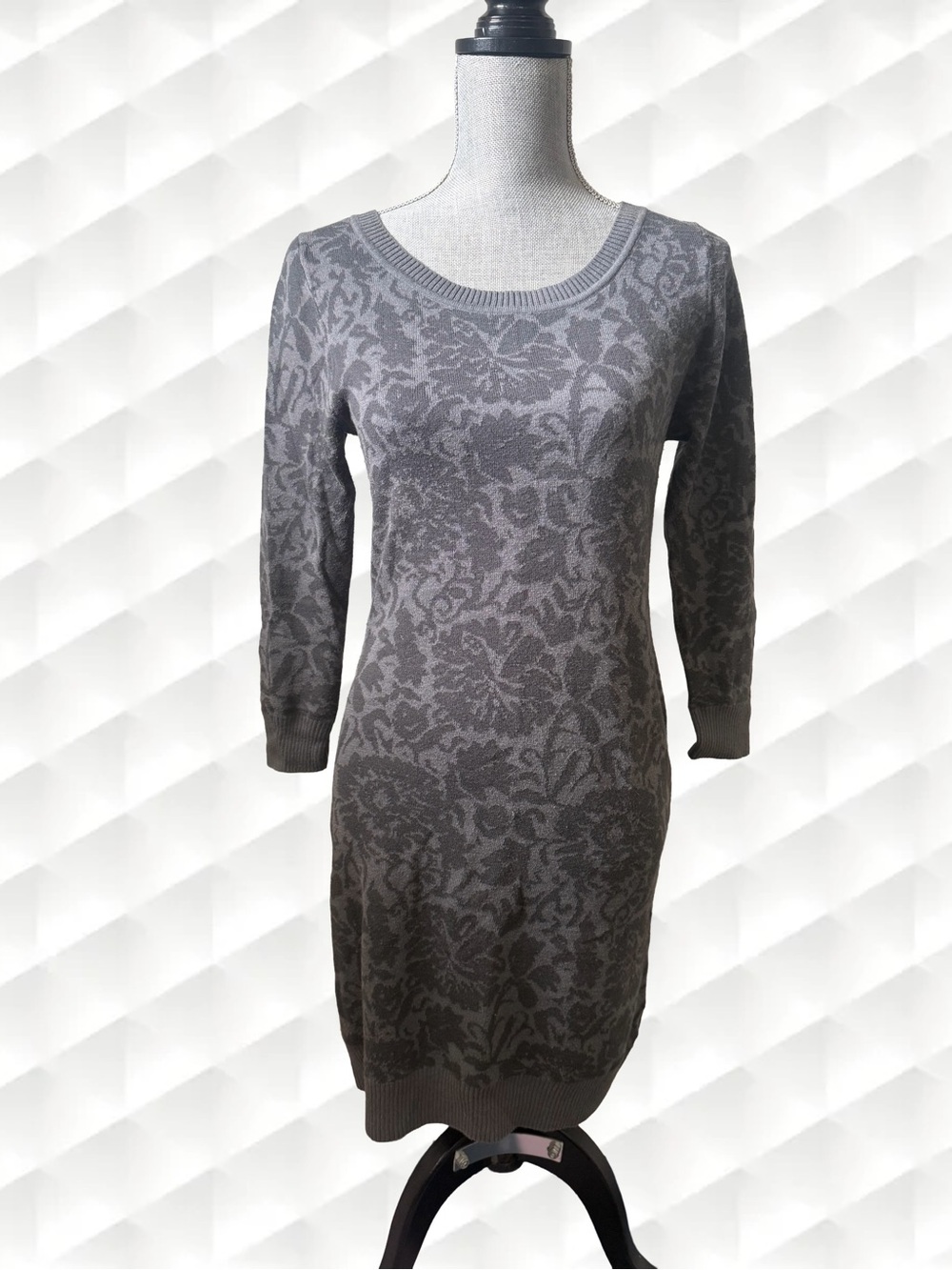 KISMET Casual Cozy Gray Floral Jacquard Knit Long-Sleeve Dress